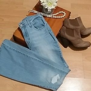 Levis Bell bottom jeans size 31x32 Inv5/2